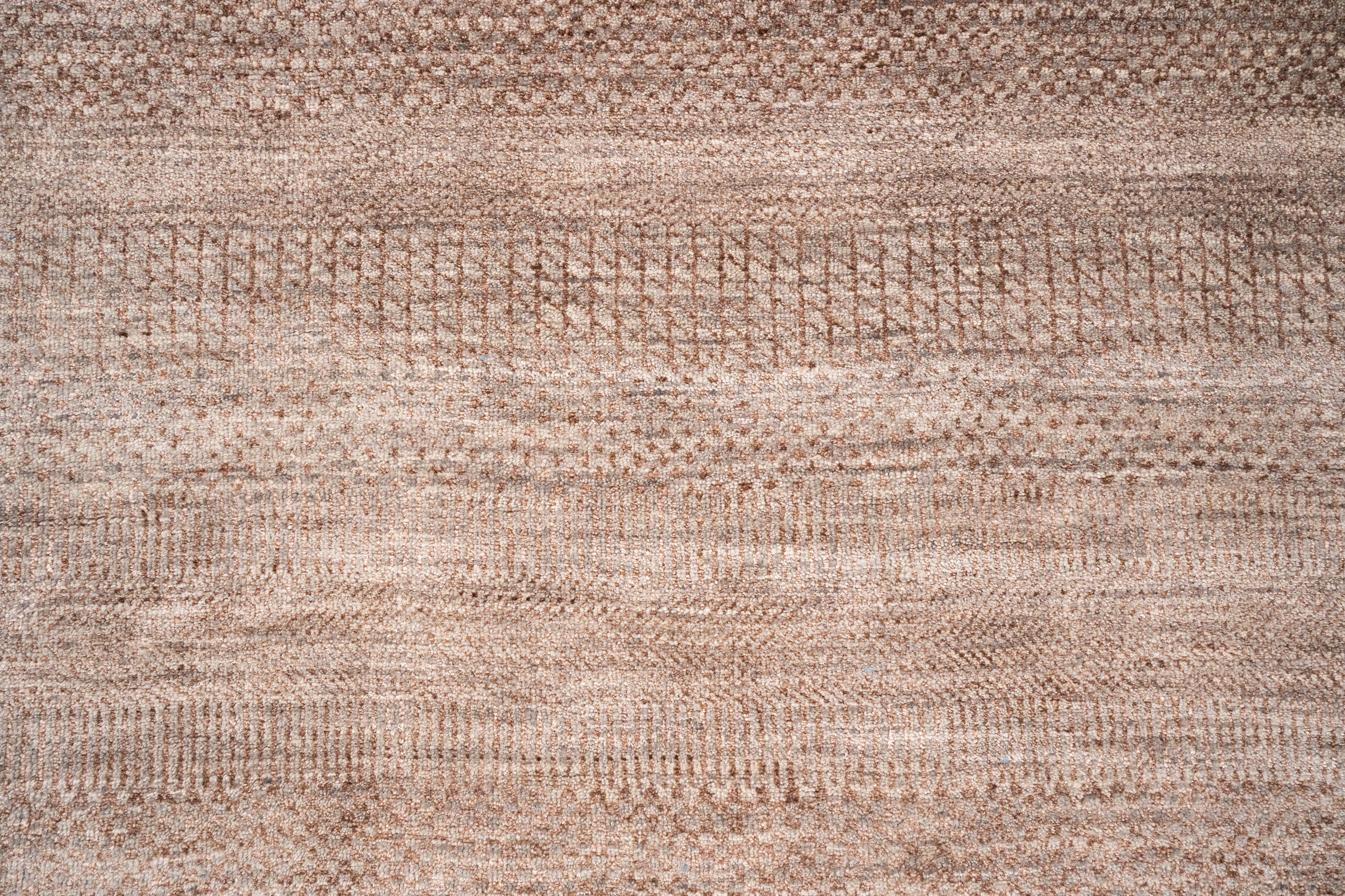 Handknotted Carpet, DIA - 752 MCN, Natural